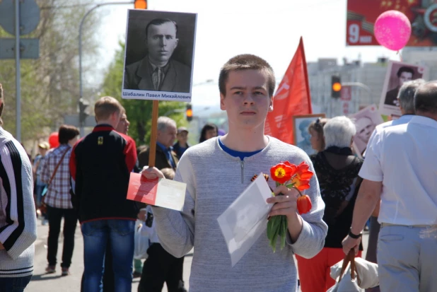 Участники шествия "Бессмертный полк". Барнаул, 9 мая 2015 год.