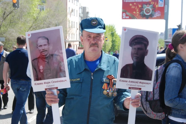 Участники шествия "Бессмертный полк". Барнаул, 9 мая 2015 год.