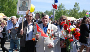 Участники шествия "Бессмертный полк". Барнаул, 9 мая 2015 год.