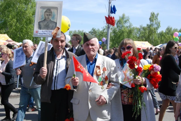 Участники шествия "Бессмертный полк". Барнаул, 9 мая 2015 год.