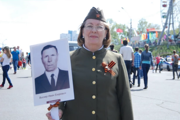 Участники шествия "Бессмертный полк". Барнаул, 9 мая 2015 год.