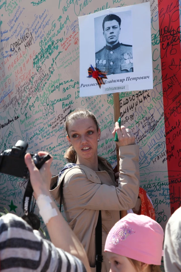 Участники шествия "Бессмертный полк". Барнаул, 9 мая 2015 год.