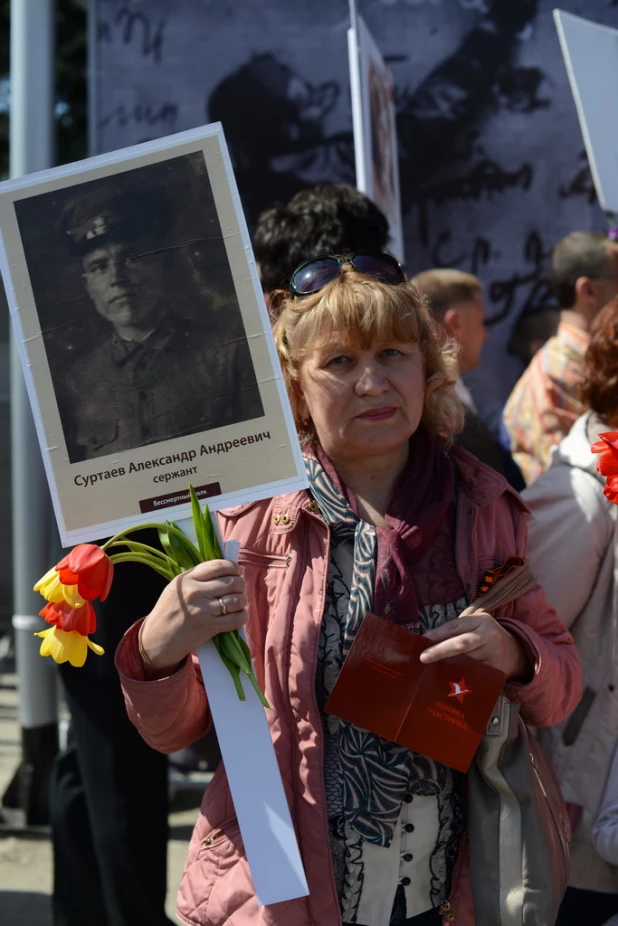 Участники шествия "Бессмертный полк". Барнаул, 9 мая 2015 год.