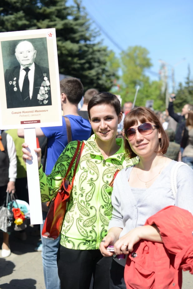 Участники шествия "Бессмертный полк". Барнаул, 9 мая 2015 год.