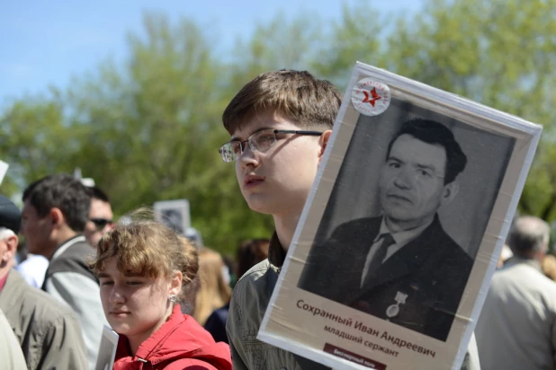 Участники шествия "Бессмертный полк". Барнаул, 9 мая 2015 год.