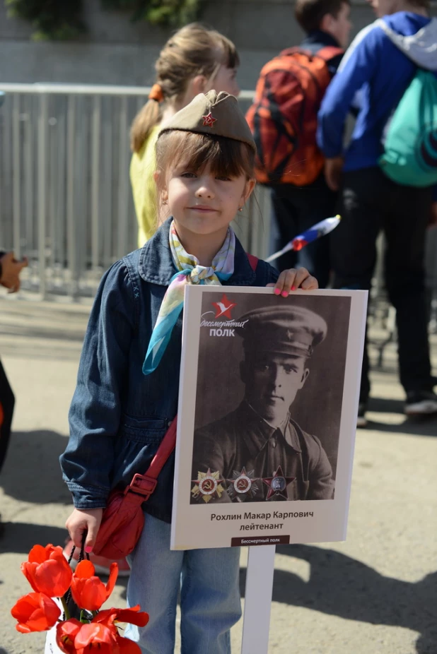 Участники шествия "Бессмертный полк". Барнаул, 9 мая 2015 год.