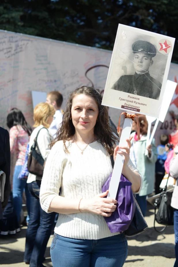 Участники шествия "Бессмертный полк". Барнаул, 9 мая 2015 год.