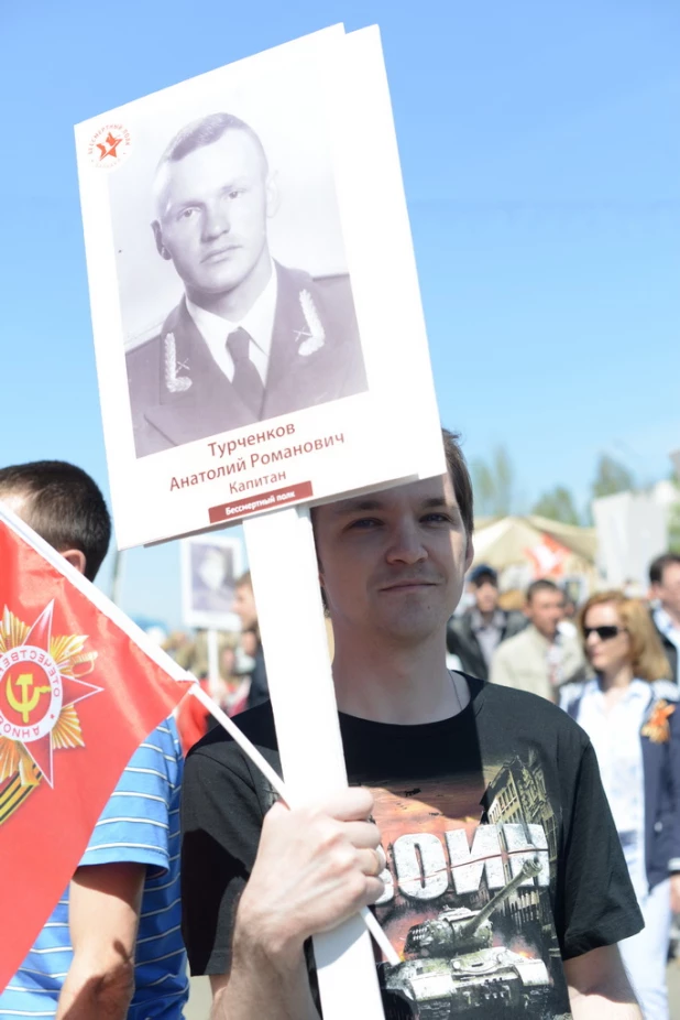 Участники шествия "Бессмертный полк". Барнаул, 9 мая 2015 год.