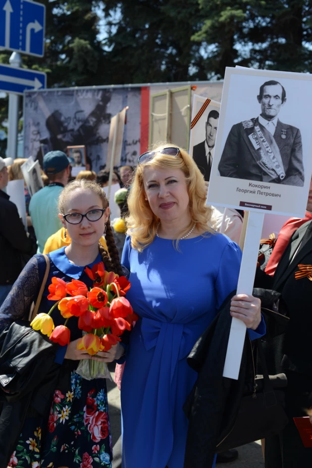 Участники шествия "Бессмертный полк". Барнаул, 9 мая 2015 год.