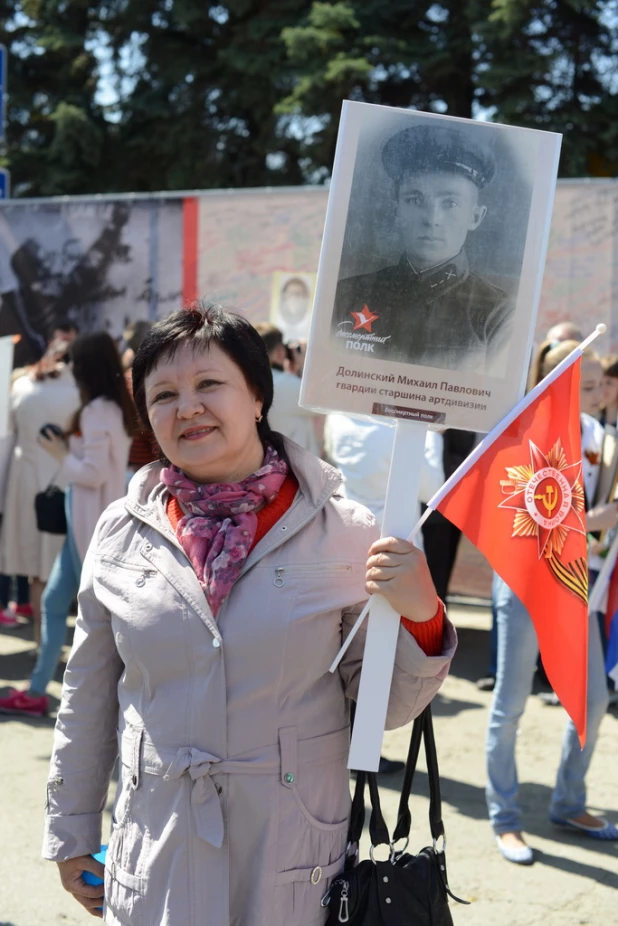 Участники шествия "Бессмертный полк". Барнаул, 9 мая 2015 год.