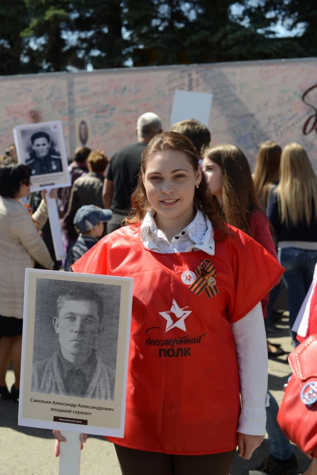 Участники шествия "Бессмертный полк". Барнаул, 9 мая 2015 год.