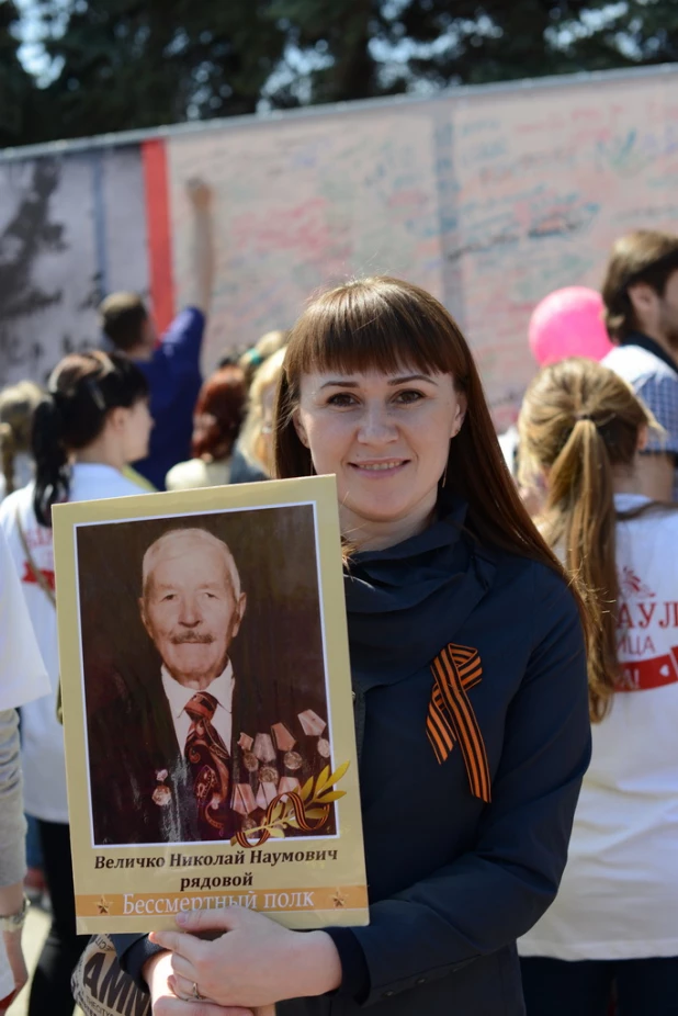 Участники шествия "Бессмертный полк". Барнаул, 9 мая 2015 год.