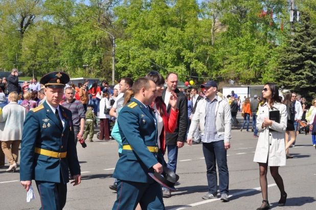 Участники шествия "Бессмертный полк". Барнаул, 9 мая 2015 год.