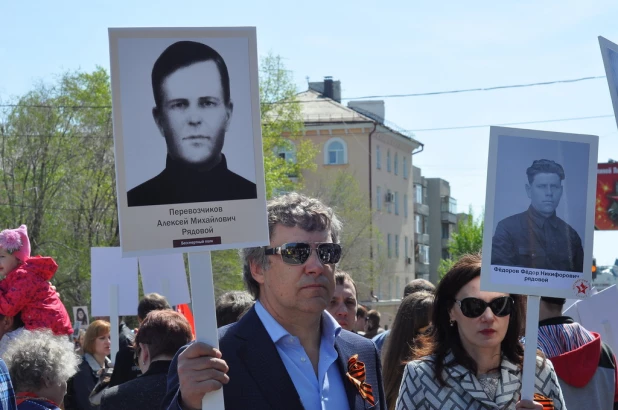 Участники шествия "Бессмертный полк". Барнаул, 9 мая 2015 год.