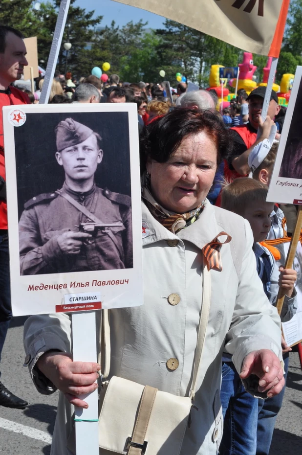 Участники шествия "Бессмертный полк". Барнаул, 9 мая 2015 год.