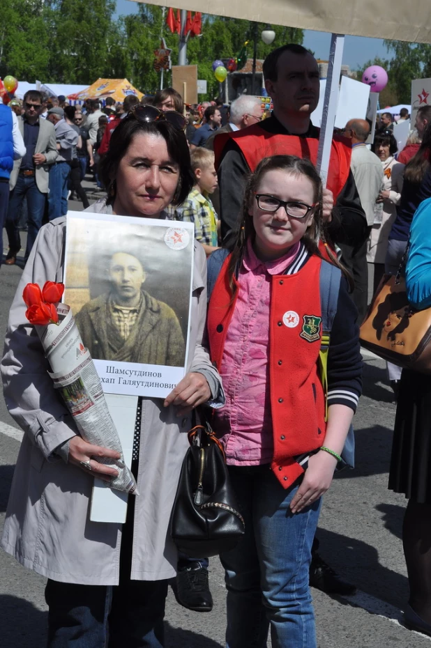 Участники шествия "Бессмертный полк". Барнаул, 9 мая 2015 год.