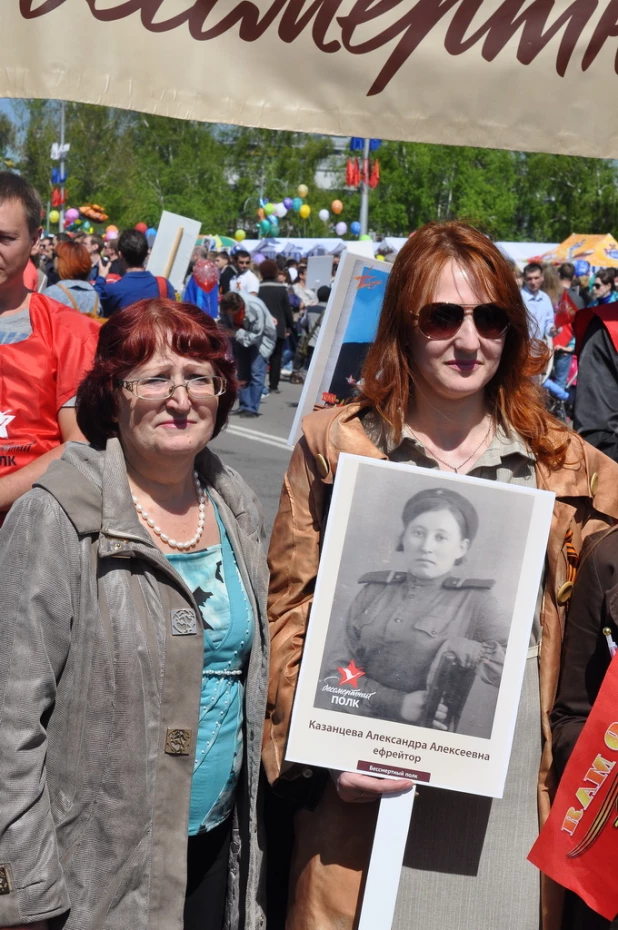 Участники шествия "Бессмертный полк". Барнаул, 9 мая 2015 год.