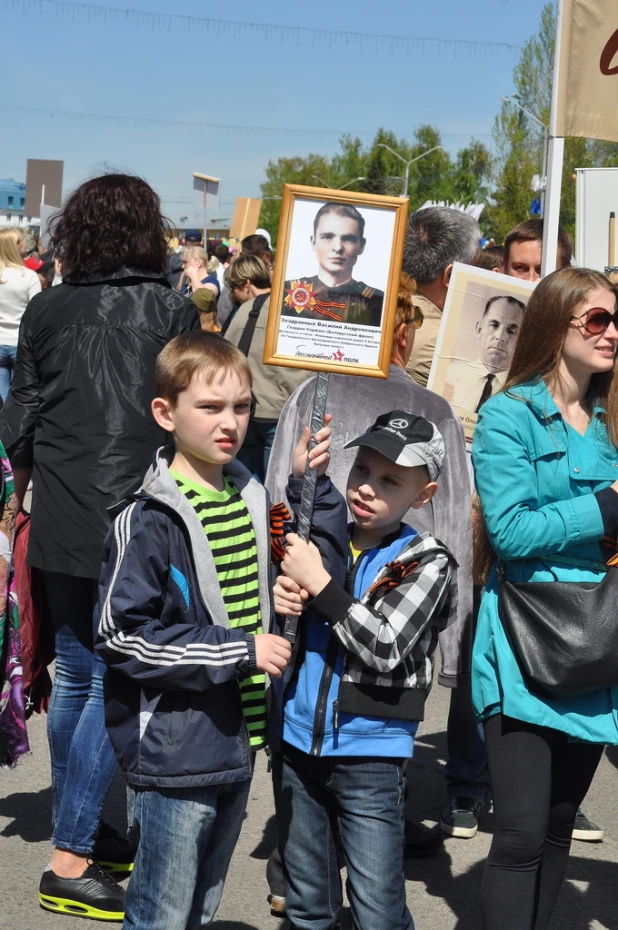 Участники шествия "Бессмертный полк". Барнаул, 9 мая 2015 год.