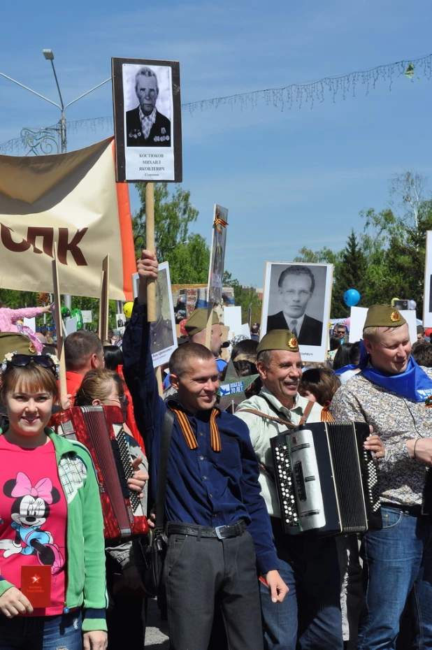 Участники шествия "Бессмертный полк". Барнаул, 9 мая 2015 год.