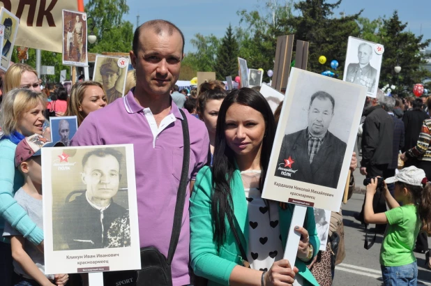 Участники шествия "Бессмертный полк". Барнаул, 9 мая 2015 год.