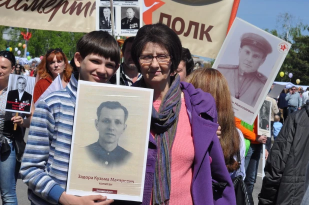 Участники шествия "Бессмертный полк". Барнаул, 9 мая 2015 год.