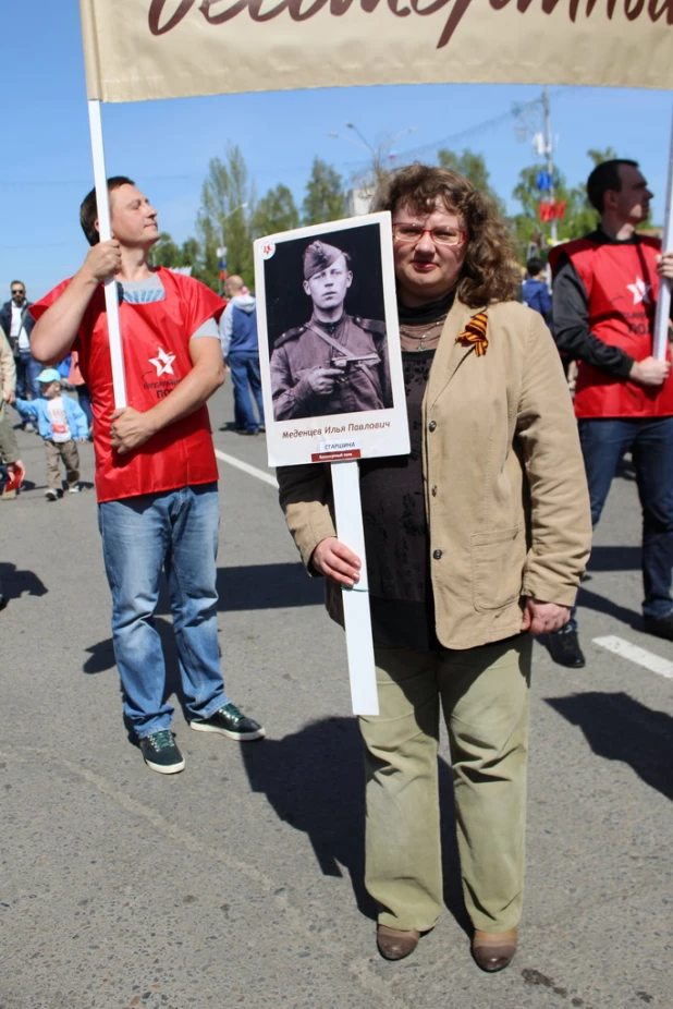 Участники шествия "Бессмертный полк". Барнаул, 9 мая 2015 год.