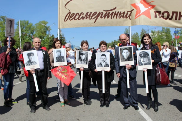 Участники шествия "Бессмертный полк". Барнаул, 9 мая 2015 год.