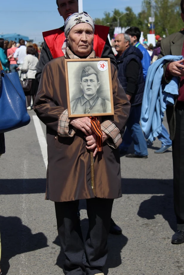 Участники шествия "Бессмертный полк". Барнаул, 9 мая 2015 год.