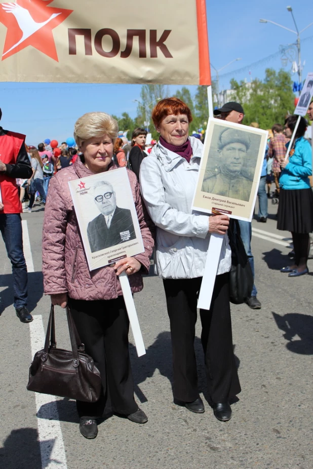 Участники шествия "Бессмертный полк". Барнаул, 9 мая 2015 год.