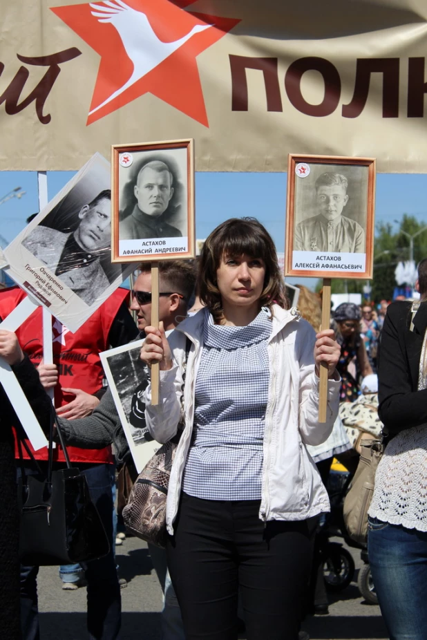 Участники шествия "Бессмертный полк". Барнаул, 9 мая 2015 год.