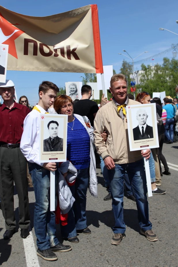 Участники шествия "Бессмертный полк". Барнаул, 9 мая 2015 год.