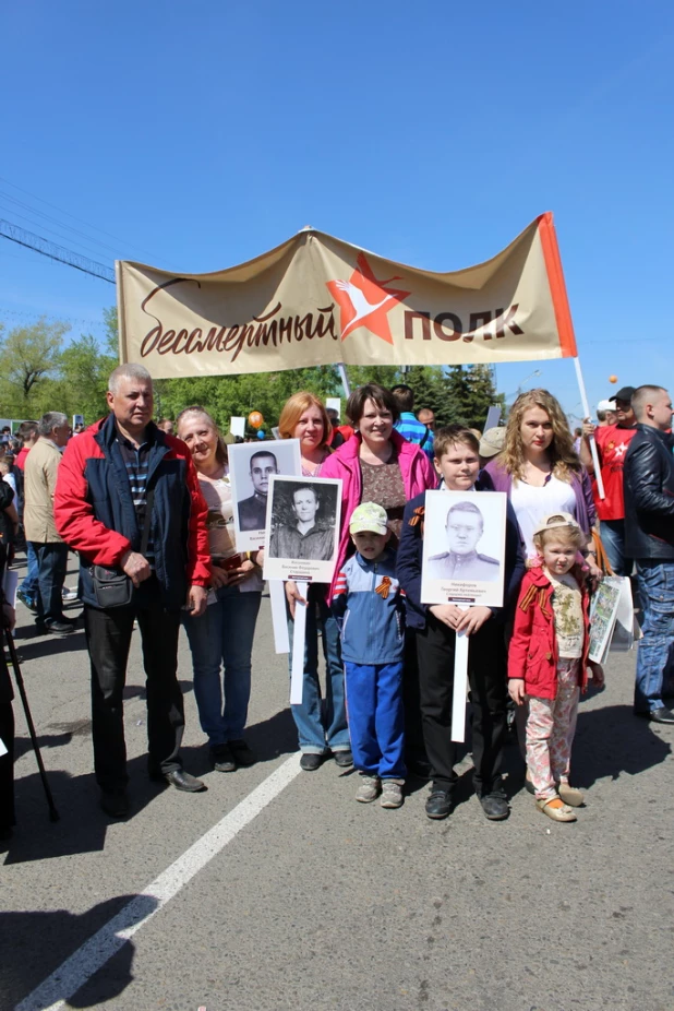 Участники шествия "Бессмертный полк". Барнаул, 9 мая 2015 год.