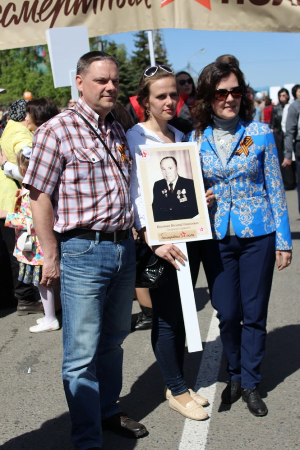 Участники шествия "Бессмертный полк". Барнаул, 9 мая 2015 год.