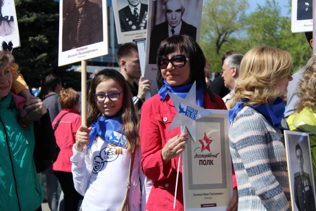 Участники шествия "Бессмертный полк". Барнаул, 9 мая 2015 год.