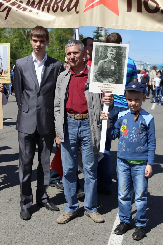 Участники шествия "Бессмертный полк". Барнаул, 9 мая 2015 год.