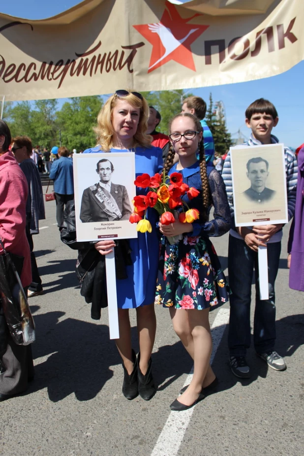 Участники шествия "Бессмертный полк". Барнаул, 9 мая 2015 год.