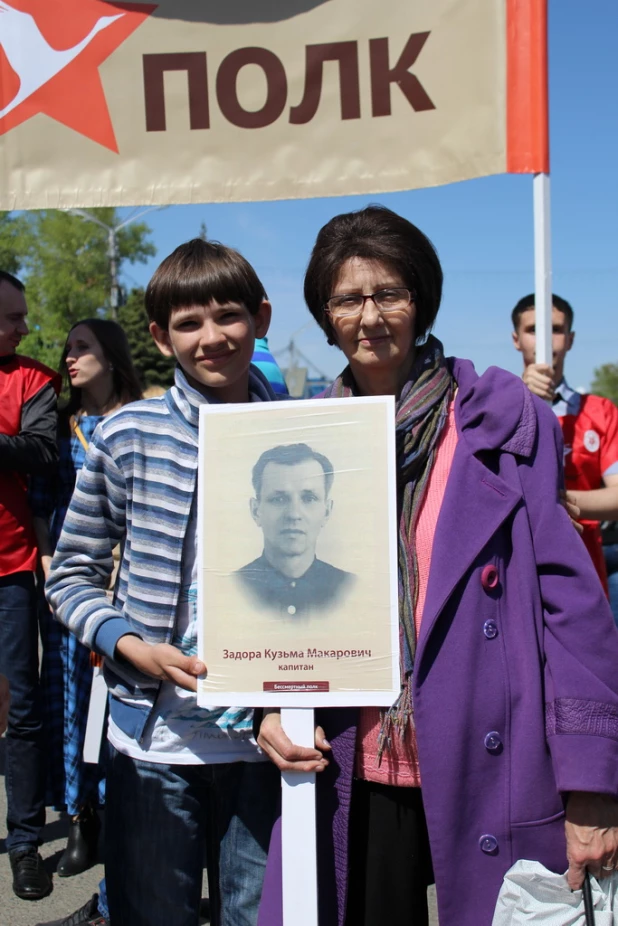 Участники шествия "Бессмертный полк". Барнаул, 9 мая 2015 год.