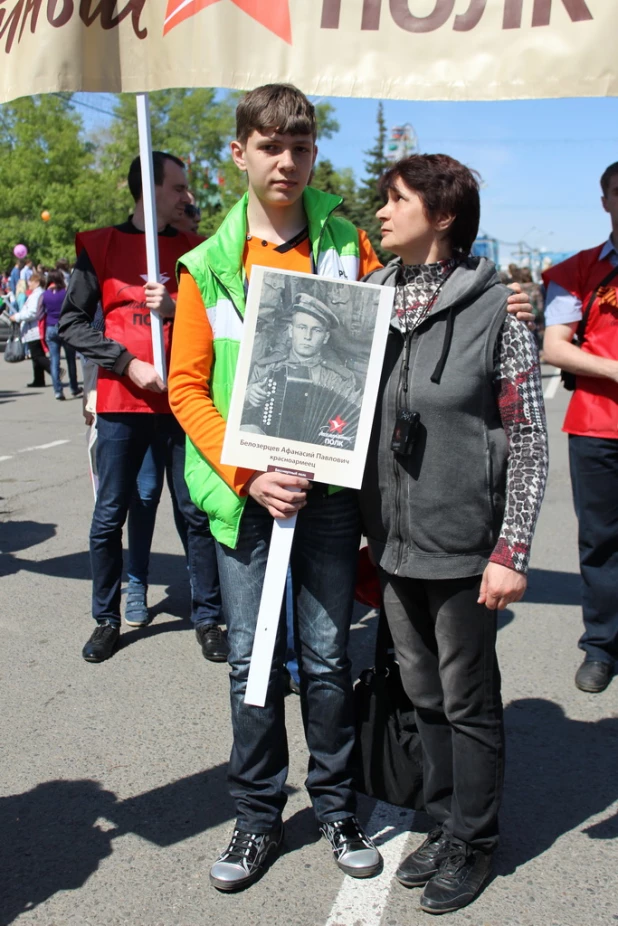 Участники шествия "Бессмертный полк". Барнаул, 9 мая 2015 год.