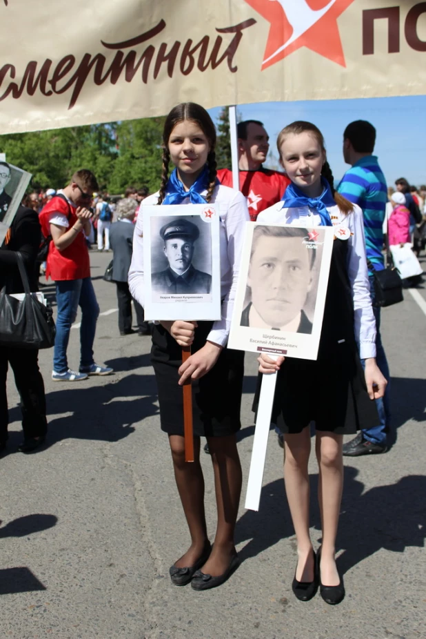 Участники шествия "Бессмертный полк". Барнаул, 9 мая 2015 год.