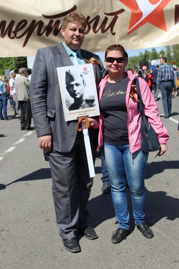 Участники шествия "Бессмертный полк". Барнаул, 9 мая 2015 год.