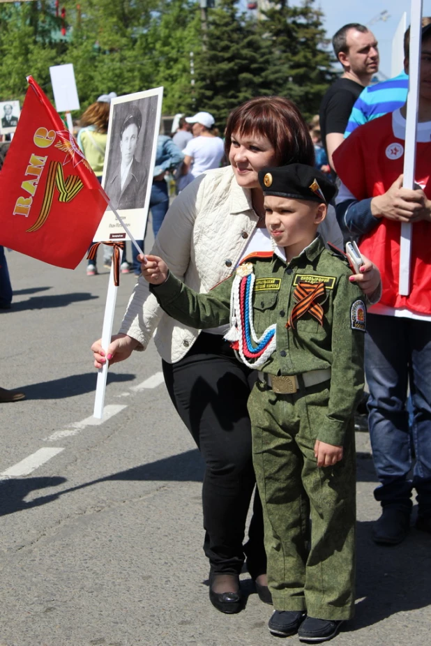 Участники шествия "Бессмертный полк". Барнаул, 9 мая 2015 год.