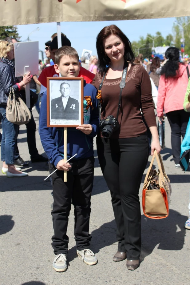 Участники шествия "Бессмертный полк". Барнаул, 9 мая 2015 год.