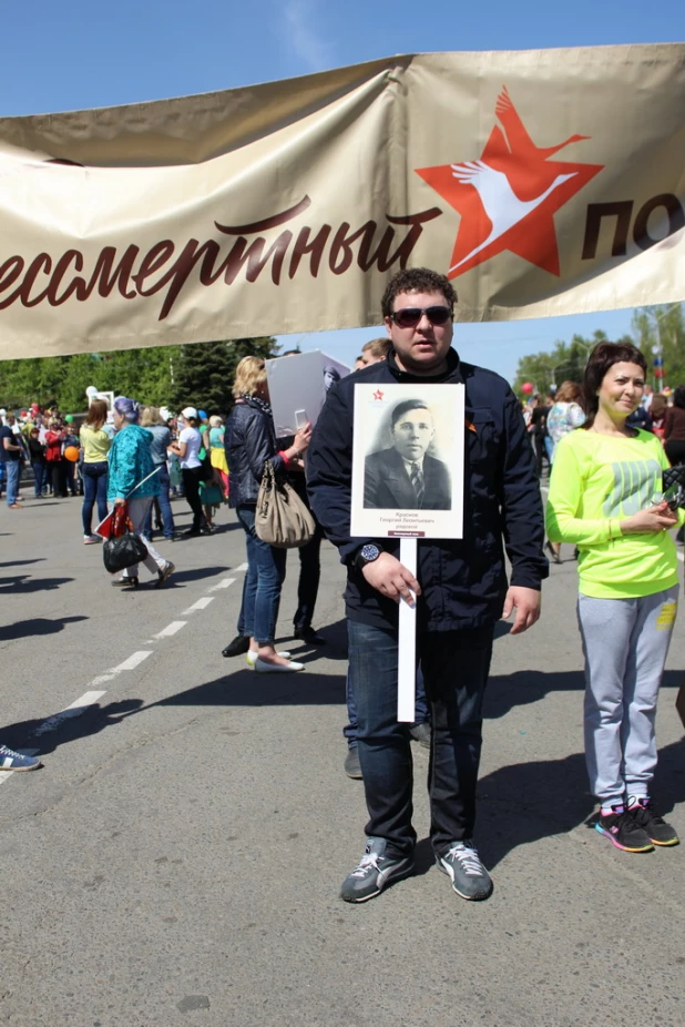 Участники шествия "Бессмертный полк". Барнаул, 9 мая 2015 год.