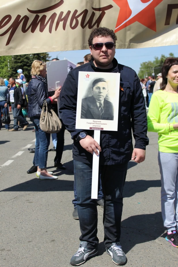 Участники шествия "Бессмертный полк". Барнаул, 9 мая 2015 год.