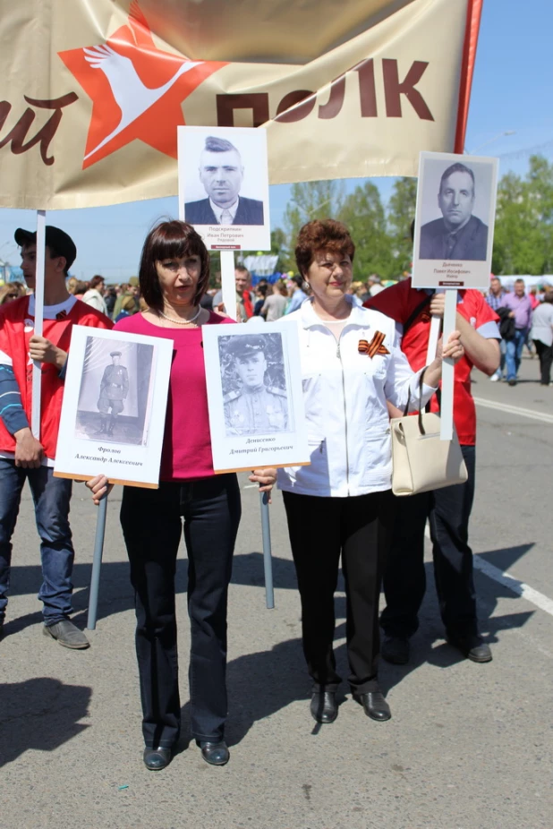 Участники шествия "Бессмертный полк". Барнаул, 9 мая 2015 год.