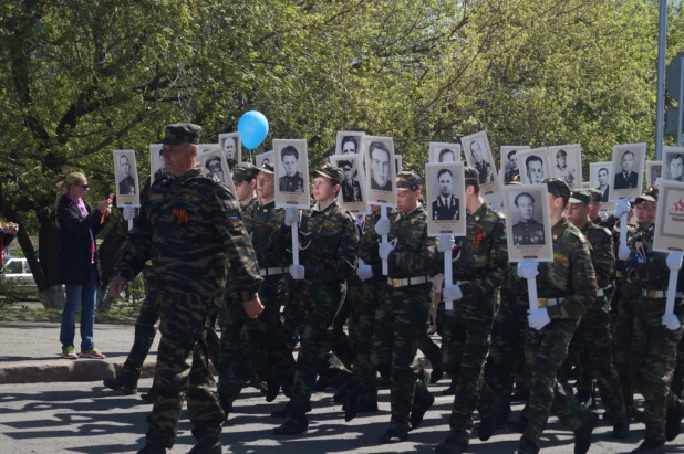 Участники шествия "Бессмертный полк". Барнаул, 9 мая 2015 год.