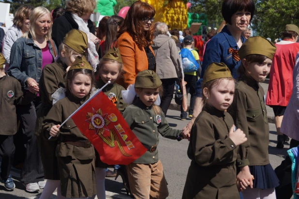 Участники шествия "Бессмертный полк". Барнаул, 9 мая 2015 год.