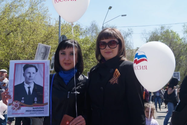 Участники шествия "Бессмертный полк". Барнаул, 9 мая 2015 год.