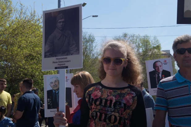 Участники шествия "Бессмертный полк". Барнаул, 9 мая 2015 год.