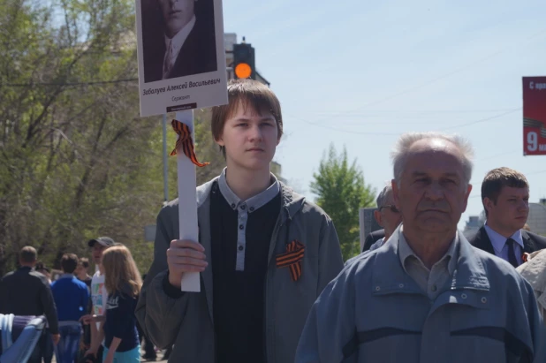 Участники шествия "Бессмертный полк". Барнаул, 9 мая 2015 год.